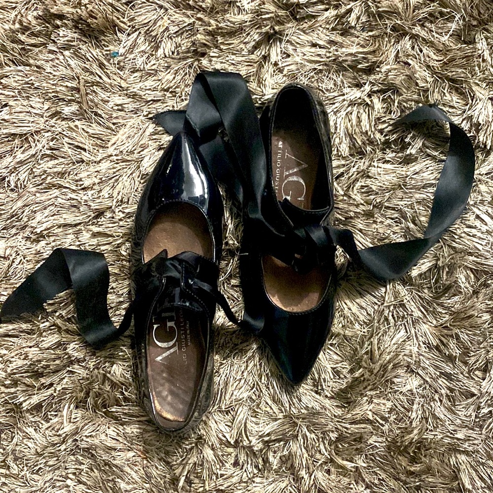 AGL mary Jane pointed patent leather shoes